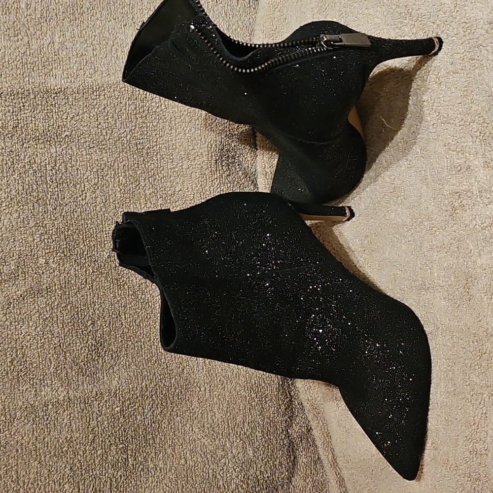 Kenneth Cole New York Black  Glitter Leather Upper Riley Simple Bootie 5